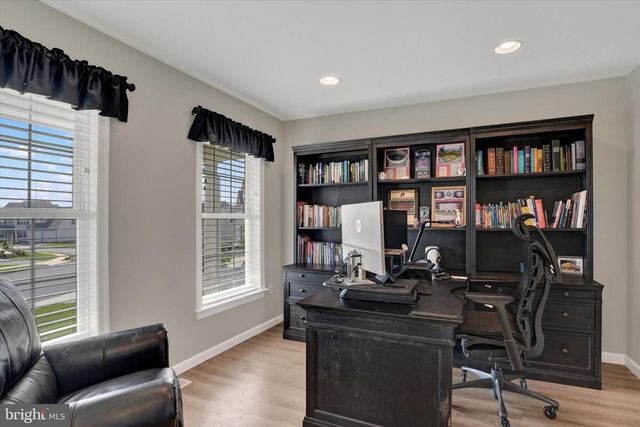 464 APPLE HOLLOW ROAD, Mechanicsburg, PA 17055