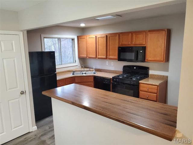 1574 Ville Angela Lane, Hazelwood, MO 63042