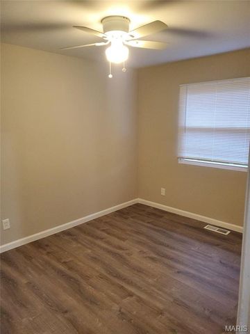 1574 Ville Angela Lane, Hazelwood, MO 63042