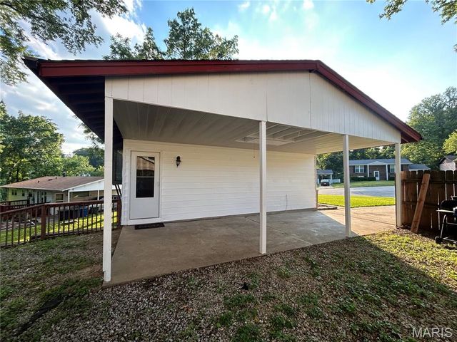 1574 Ville Angela Lane, Hazelwood, MO 63042