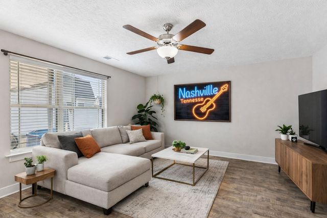 2212 Red Barn Rd, Christiana, TN 37037