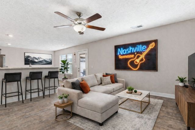 2212 Red Barn Rd, Christiana, TN 37037