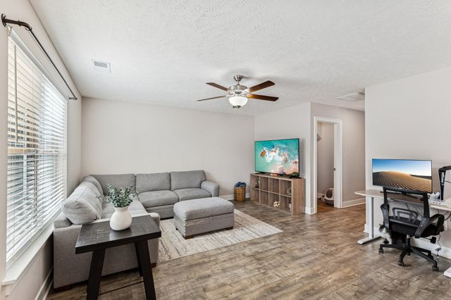 2212 Red Barn Rd, Christiana, TN 37037