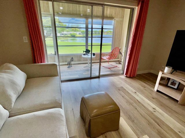 148 Lake Constance Drive 148, West Palm Beach, FL 33411