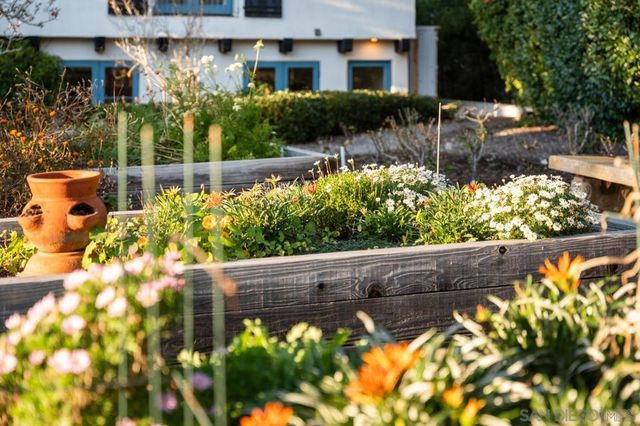 1205 Muirlands Dr, La Jolla, CA 92037