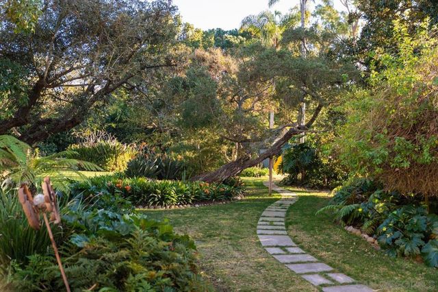 1205 Muirlands Dr, La Jolla, CA 92037