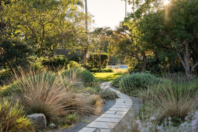 1205 Muirlands Dr, La Jolla, CA 92037