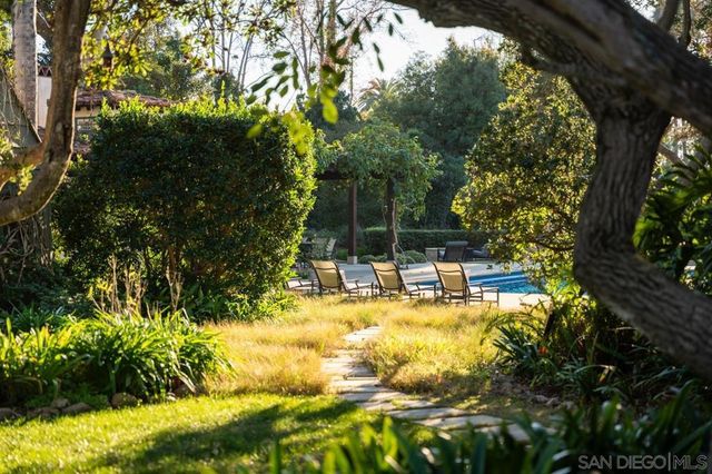 1205 Muirlands Dr, La Jolla, CA 92037