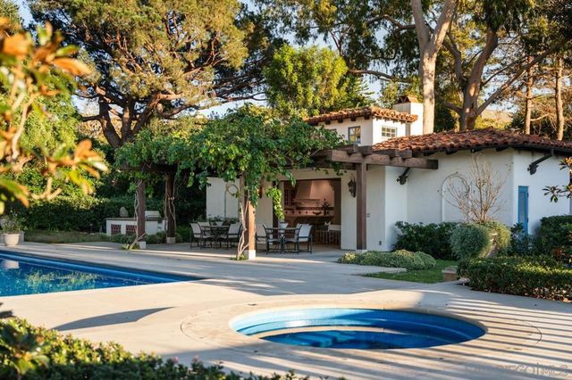 1205 Muirlands Dr, La Jolla, CA 92037