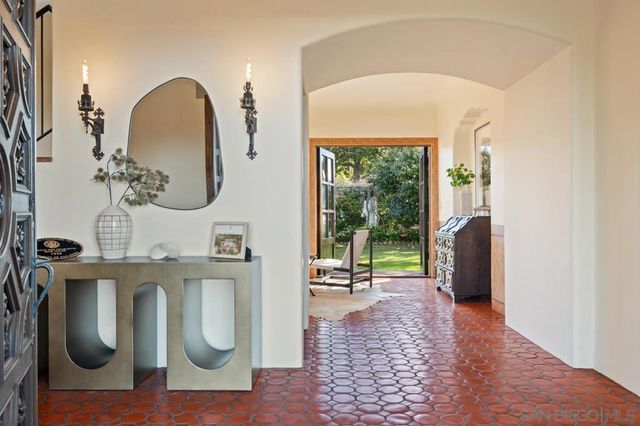 1205 Muirlands Dr, La Jolla, CA 92037