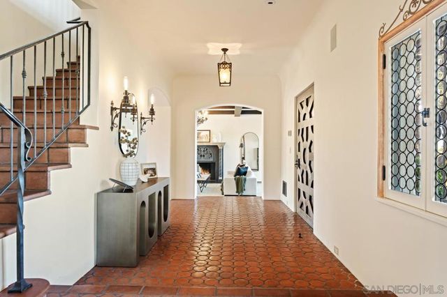 1205 Muirlands Dr, La Jolla, CA 92037