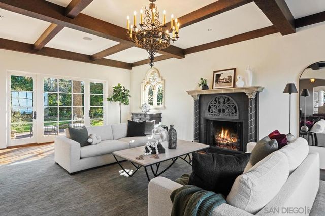 1205 Muirlands Dr, La Jolla, CA 92037