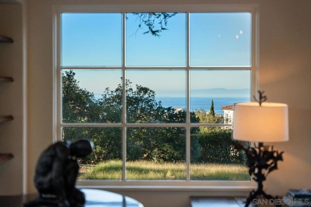 1205 Muirlands Dr, La Jolla, CA 92037