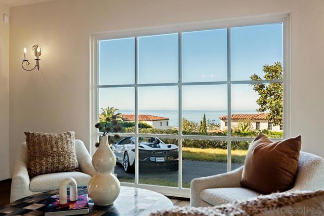 1205 Muirlands Dr, La Jolla, CA 92037