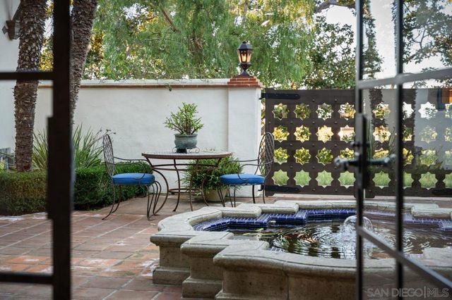 1205 Muirlands Dr, La Jolla, CA 92037