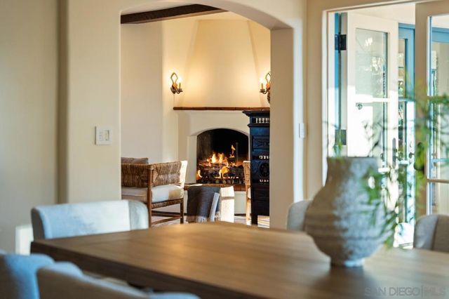 1205 Muirlands Dr, La Jolla, CA 92037