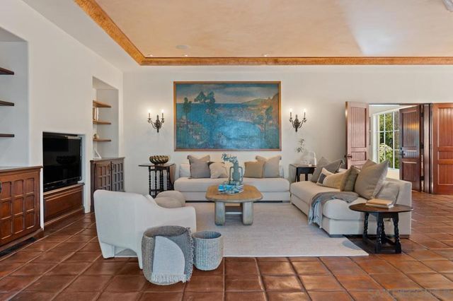 1205 Muirlands Dr, La Jolla, CA 92037