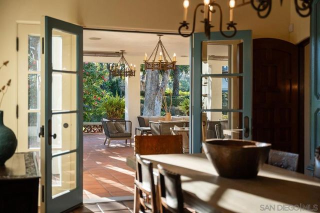 1205 Muirlands Dr, La Jolla, CA 92037