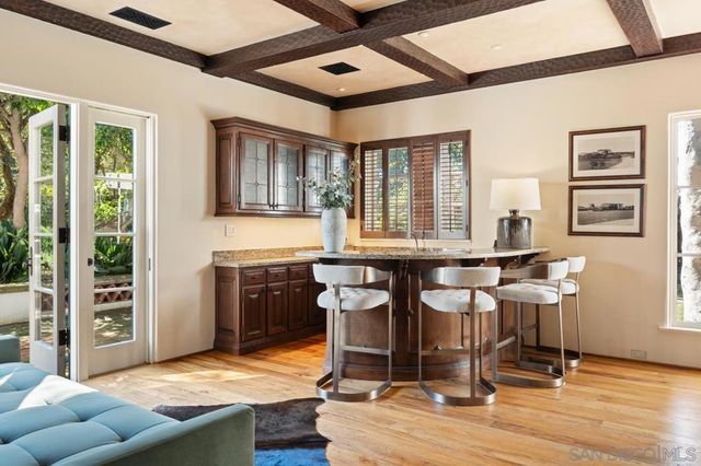 1205 Muirlands Dr, La Jolla, CA 92037