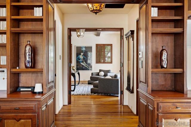 1205 Muirlands Dr, La Jolla, CA 92037