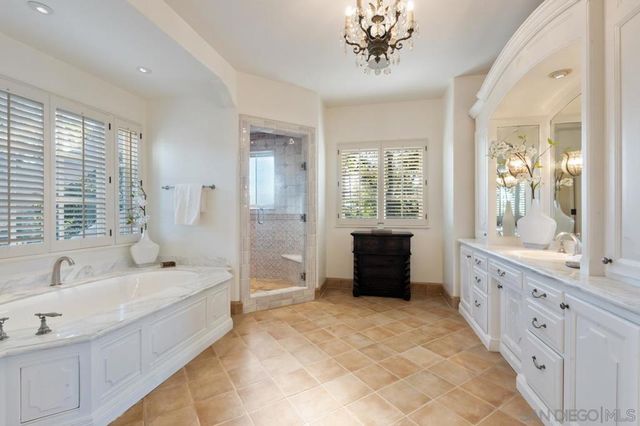 1205 Muirlands Dr, La Jolla, CA 92037