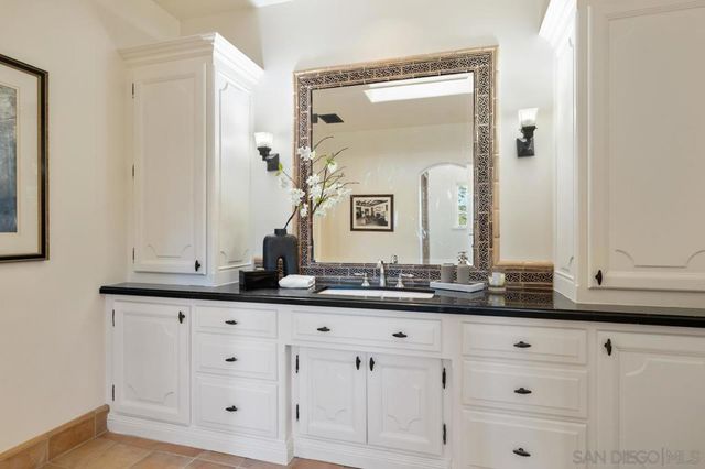 1205 Muirlands Dr, La Jolla, CA 92037