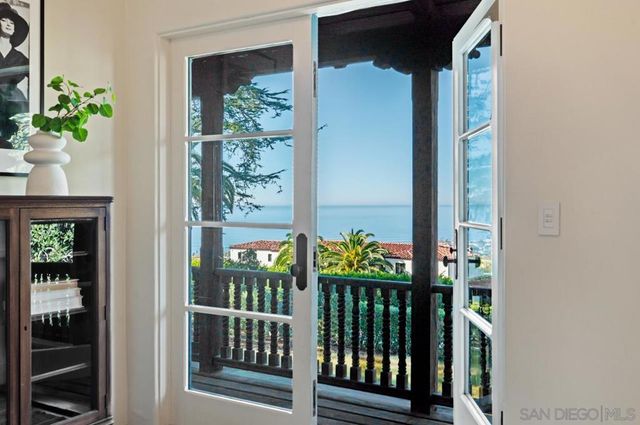 1205 Muirlands Dr, La Jolla, CA 92037