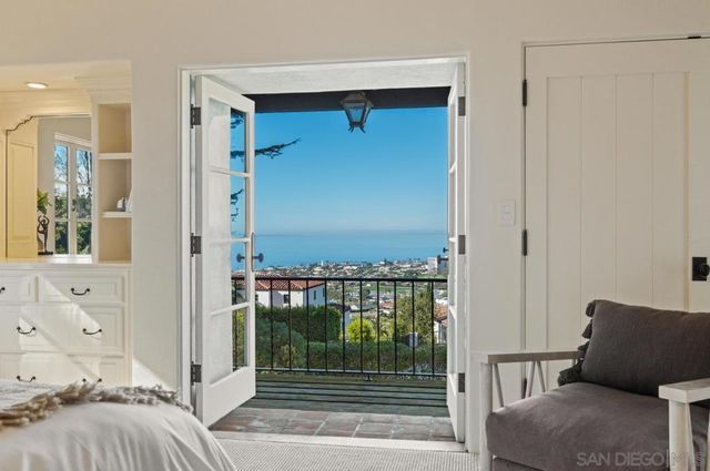 1205 Muirlands Dr, La Jolla, CA 92037