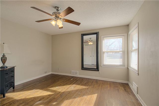 226 NW 43rd Street, Kansas City, MO 64116