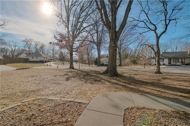 226 NW 43rd Street, Kansas City, MO 64116