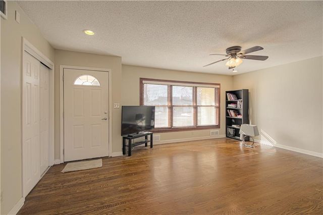 226 NW 43rd Street, Kansas City, MO 64116