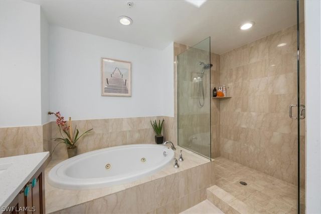 965 Sandpiper ST J107, Naples, FL 34102