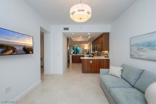 965 Sandpiper ST J107, Naples, FL 34102