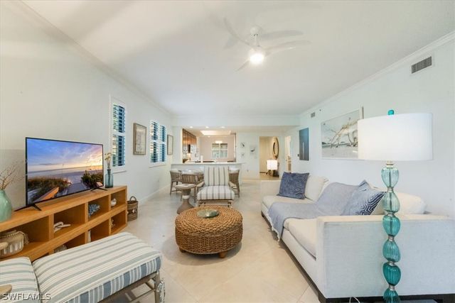 965 Sandpiper ST J107, Naples, FL 34102