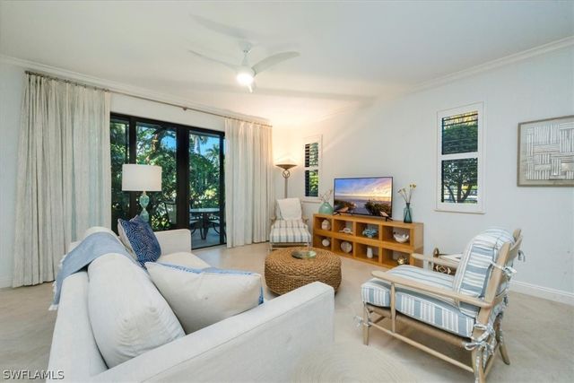 965 Sandpiper ST J107, Naples, FL 34102