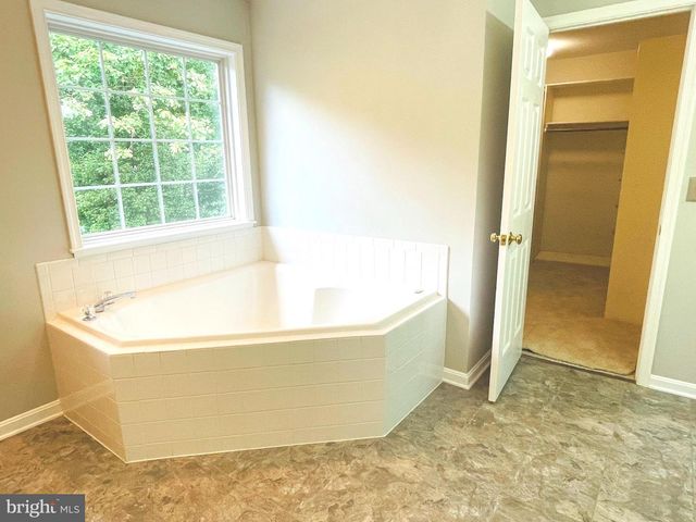 9 SCARLET OAK CIR, Stafford, VA 22554