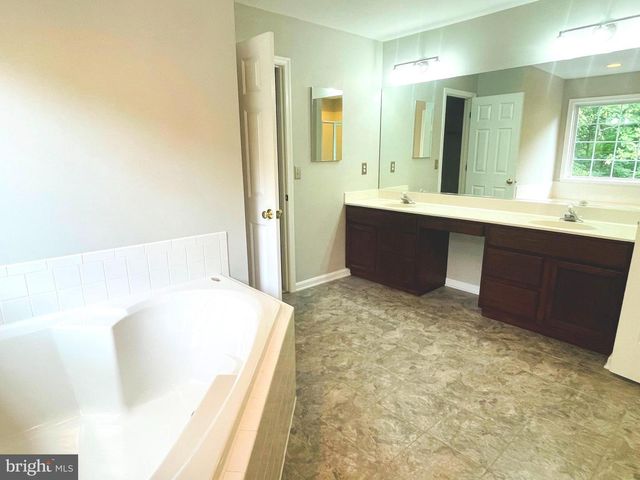 9 SCARLET OAK CIR, Stafford, VA 22554