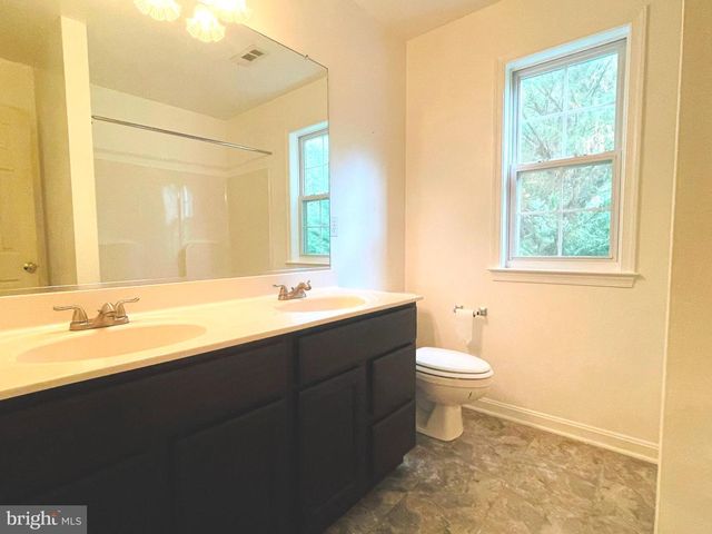 9 SCARLET OAK CIR, Stafford, VA 22554