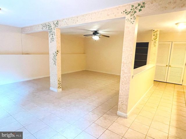 9 SCARLET OAK CIR, Stafford, VA 22554