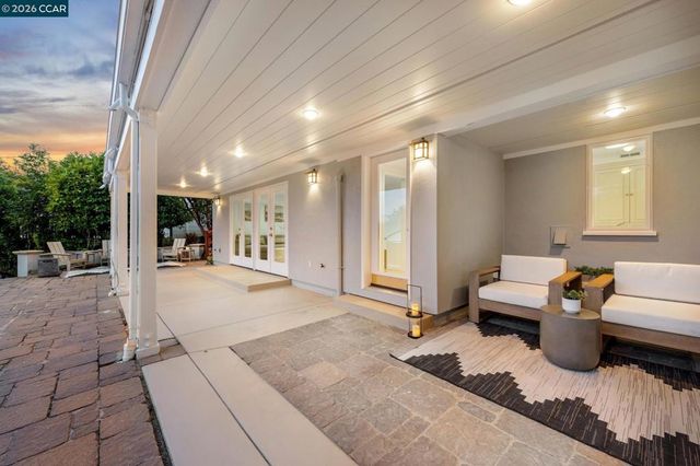 15 15 Los Dedos, Orinda, CA 94563