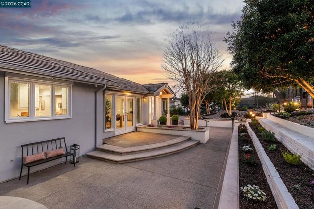 15 15 Los Dedos, Orinda, CA 94563