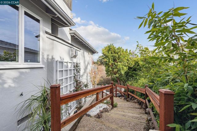 15 15 Los Dedos, Orinda, CA 94563