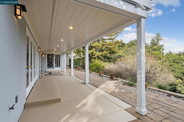 15 15 Los Dedos, Orinda, CA 94563