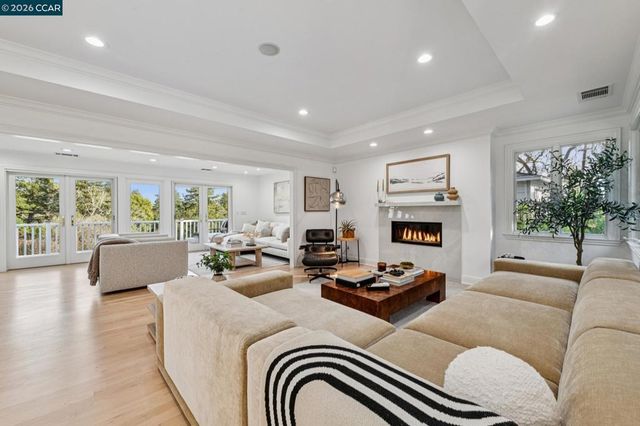 15 15 Los Dedos, Orinda, CA 94563