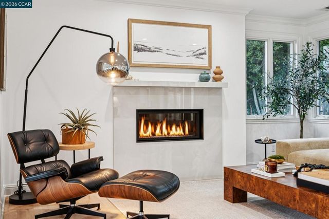 15 15 Los Dedos, Orinda, CA 94563