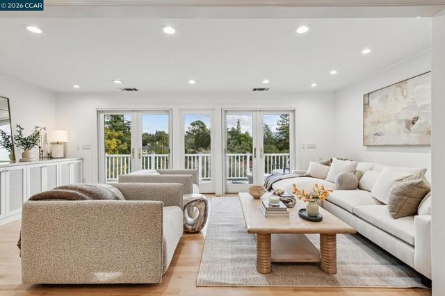 15 15 Los Dedos, Orinda, CA 94563