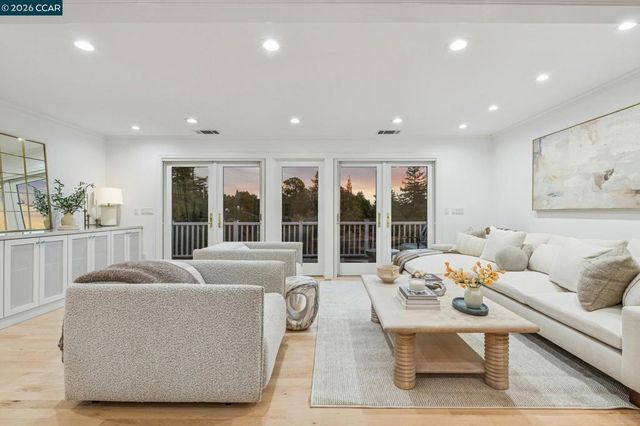 15 15 Los Dedos, Orinda, CA 94563