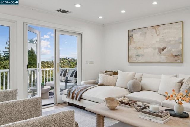 15 15 Los Dedos, Orinda, CA 94563