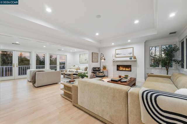 15 15 Los Dedos, Orinda, CA 94563