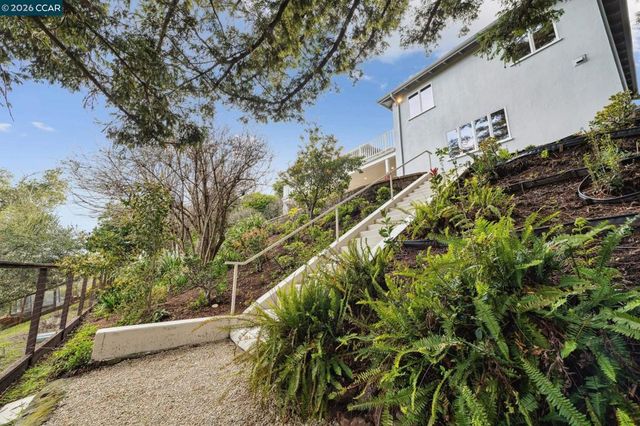 15 15 Los Dedos, Orinda, CA 94563